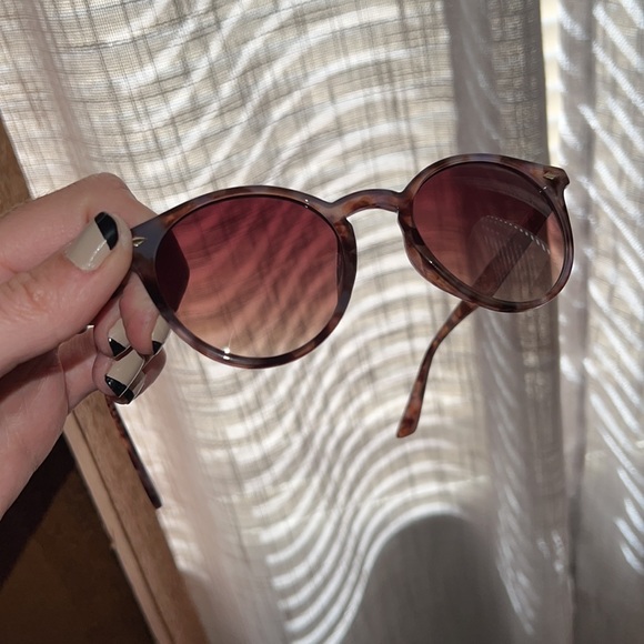 Small Mauve Tortoise Shell Round Sunglasses 100% UV Protection - Picture 6 of 6